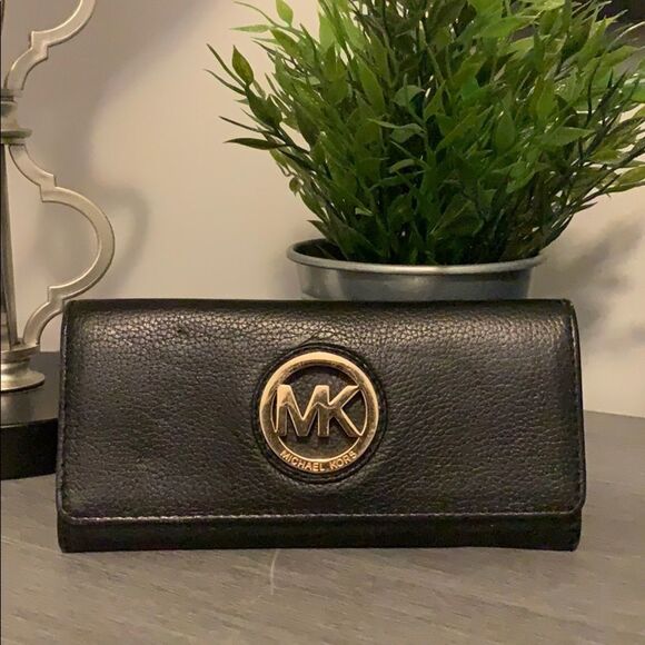 Michael Kors Wallet - Picture 1 of 10